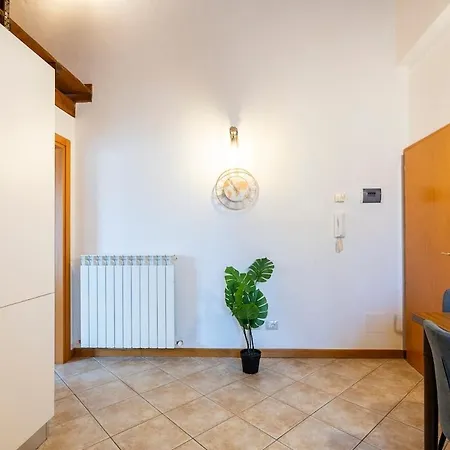 Appartamento New With Private Parking, 5 Min To The Lake, Wifi *